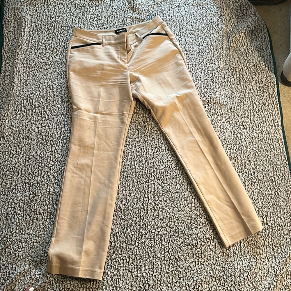 Express size 12r, color tan and black